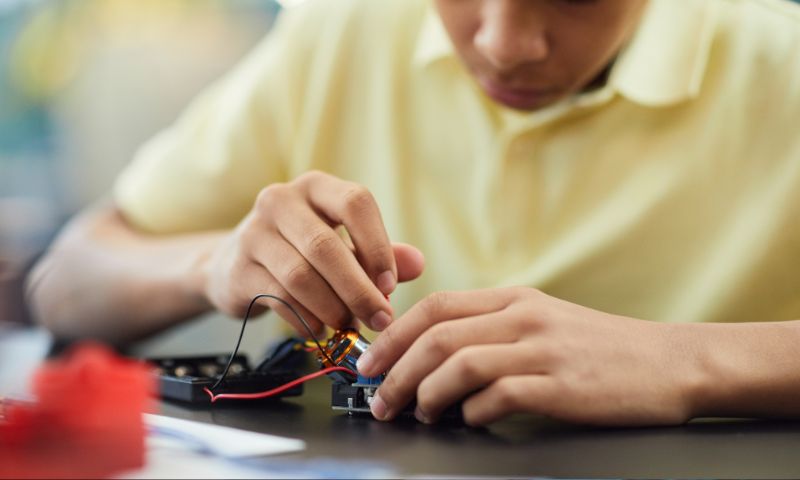 DIY electronics projects for middle school students