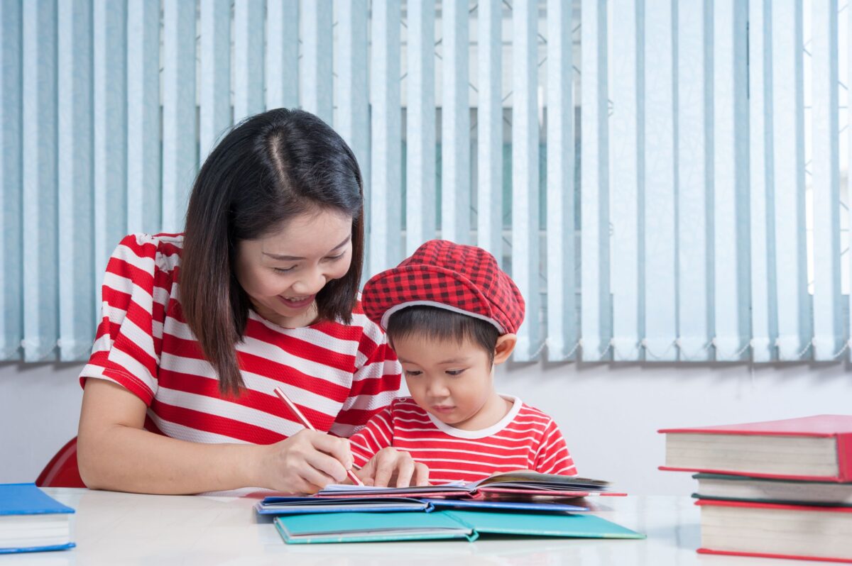 Homeschooling Tanpa Guru? Bagaimana Orang Tua Bisa Mengajar Anak di Rumah